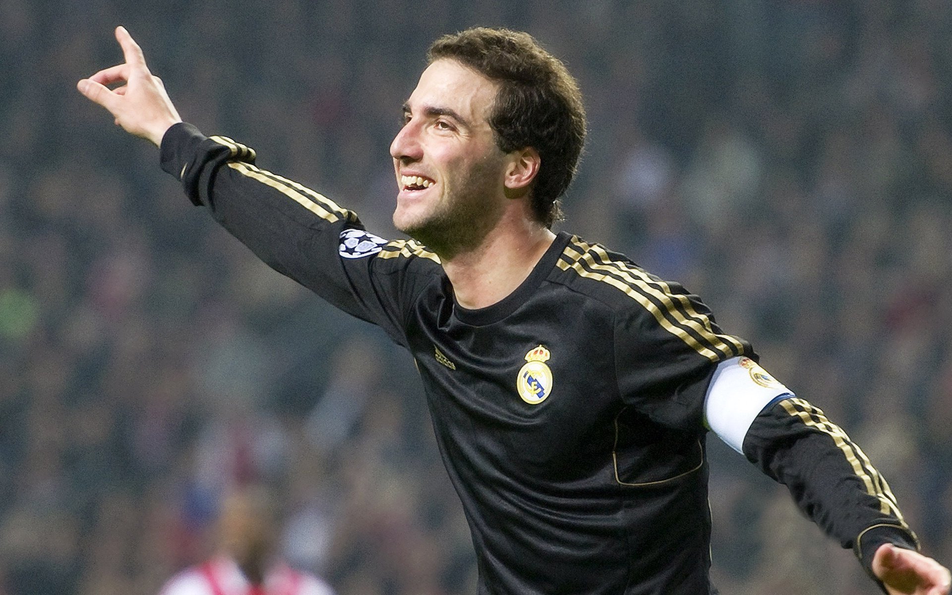 世界杯：球场LED广告首次实现实时切换 不同地域投放不同内容